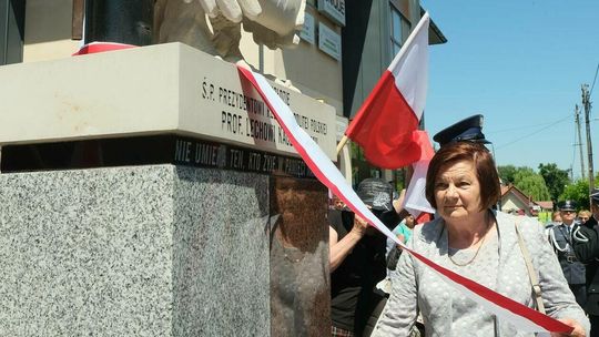 Poświęcenie pomnika śp. prezydenta RP Lecha Kaczyńskiego w Opolu Lubelskim