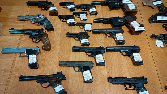 Rozbicie grupy handlującej nielegalną bronią