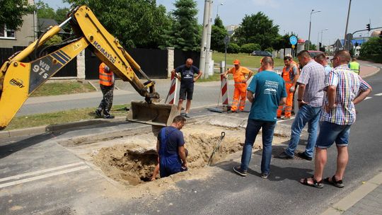Zapadnięta jezdnia w Puławach
