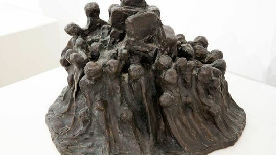 Kobiety idące do komory gazowej