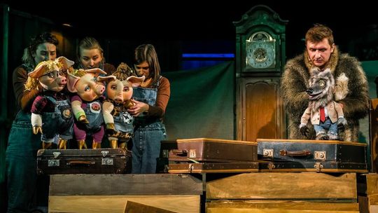 Wilk i trzy świnki oraz leśniczy co strzeże dziczy