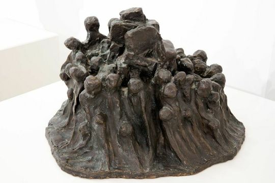 Kobiety idące do komory gazowej