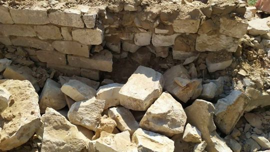 Piaski. Niespodzianka zamurowana w ścianie domu Piaski. Niespodzianka zamurowana w ścianie domu