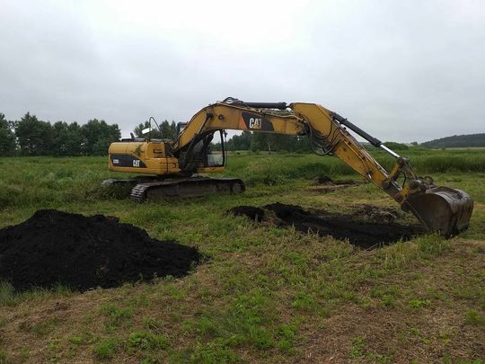 Poszukiwania samolotu na łące koło Mokrego