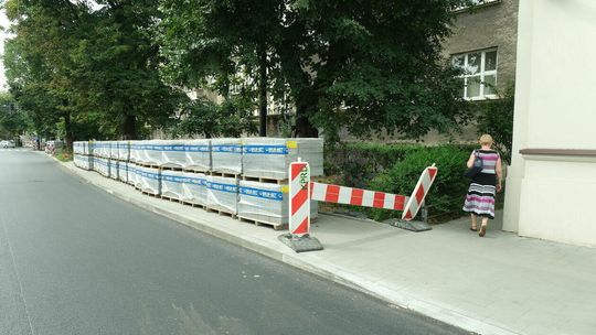 Kostka brukowa składowana na ul. Lipowej