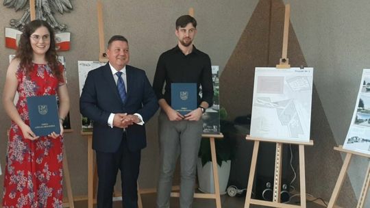 Dorota Kurdziel, Marek Łuszczyński, burmistrz Lubyczy Królewskiej i Marek Kowal  