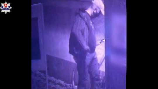 Poszukiwany sprawca podpalenia w Zamościu