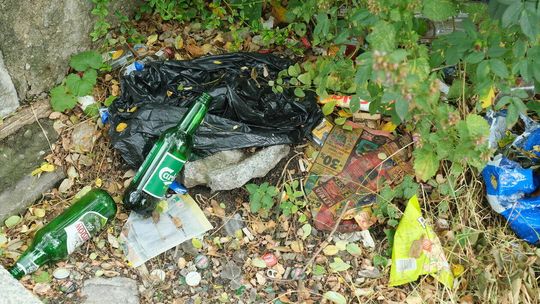 Zaśmiecony plac Singera