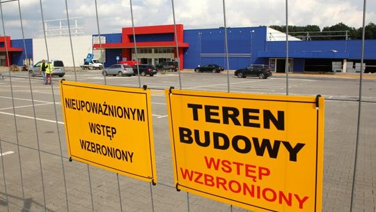 Tesco w Puławach zaczyna znikać. Powstanie nowa galeria handlowa