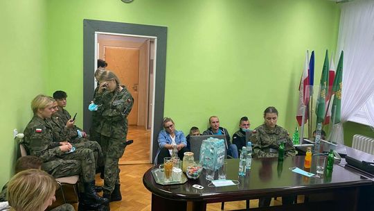 Okupacja starostwa w Chełmie. Uczniowie i działacze w gabinecie starosty