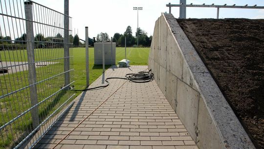 Trwa budowa stadionu w Gołębiu