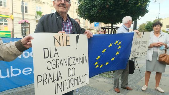 Pikieta w obronie wolnych mediów w Lublinie