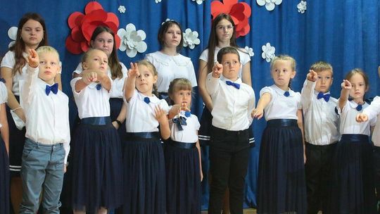 Ślubowanie pierwszaków w Leścach Ślubowanie pierwszaków w Leścach