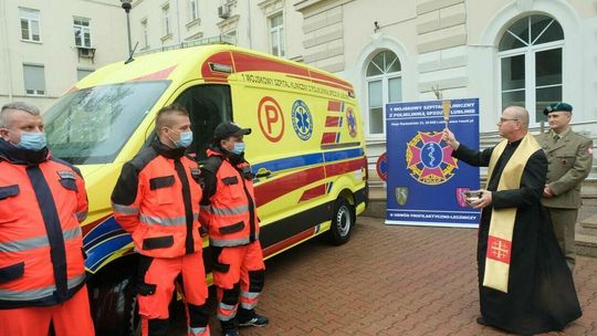1 Wojskowy Szpital Kliniczny: przekazanie ambulansu od Fundacji PFR