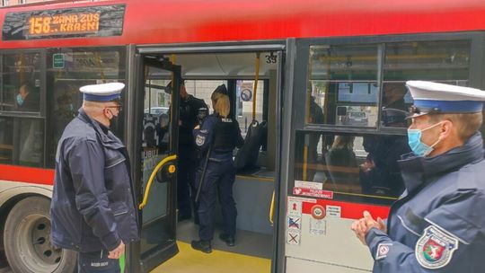 Kontrole policji w autobusach komunikacji miejskiej w Lublinie