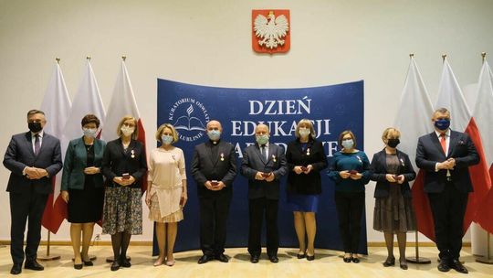 Przyznanie medali z okazji Dnia Edukacji Narodowej