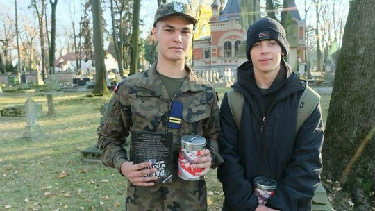 Cmentarz przy ul. Lipowej dzień Wszystkich Świętych