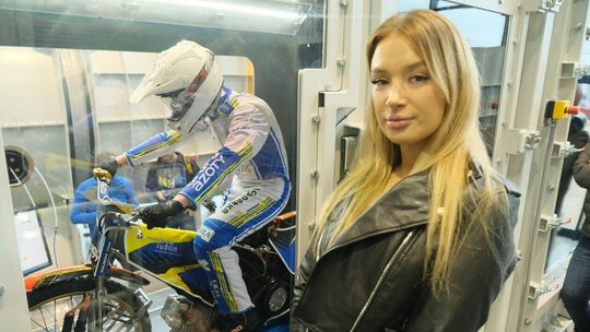 Żużlowcy w tunelu aerodynamicznym