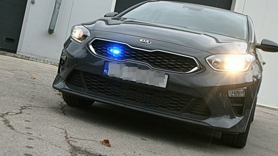 Nowe, nieoznakowane radiowozy policji