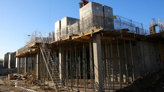 Mediateka pnie się w górę 