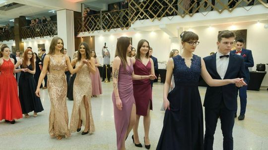 Studniówka maturzystów VIII LO na 210 osób w sali Atelia hotelu Luxor