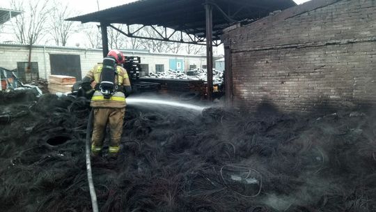 Pożar składowiska opon w Elizówce