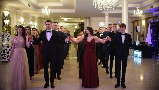 Studniówka maturzystów XVIII LO dla 77 osób w hotelu Vesaria