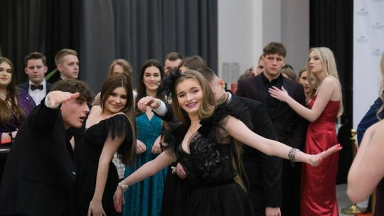 Studniówka maturzystów XXIV LO i Technikum Gastronomiczno – Hotelarskiego dla 310 osób 