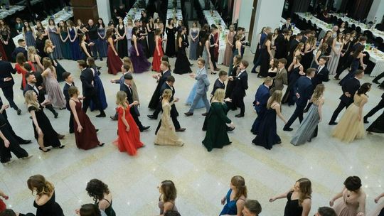 Studniówka maturzystów IX LO dla 274 osób w hotelu Atelia