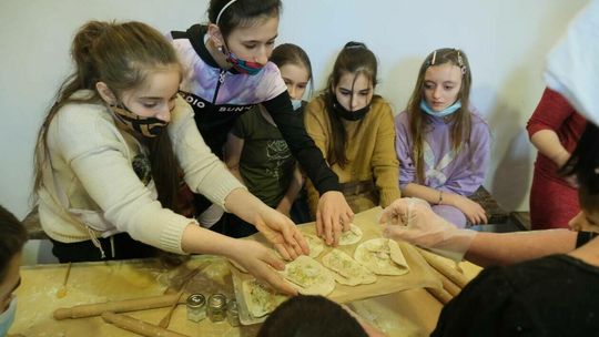 Ferie dla dzieci uchodźców w muzeum cebularza