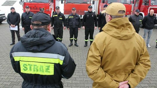 Strażacy z naszego województwa przekazali 14 wozów gaśniczych strażakom z Ukrainy