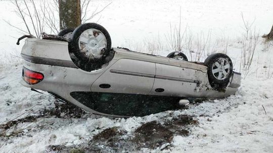 Silne opady śniegu - wypadki na drogach