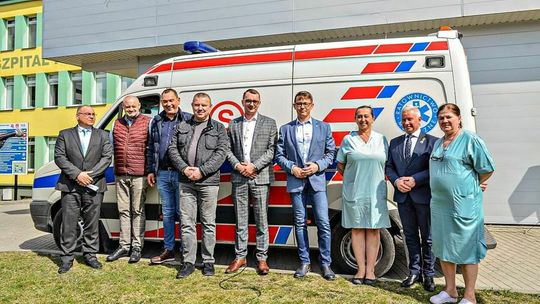 Przekazanie karetki pogotowia na Ukrainę