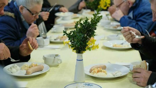 Śniadanie wielkanocne dla potrzebujacych w fundacji im. Brata Albrta Śniadanie wielkanocne dla potrzebujacych w fundacji im. Brata Albrta