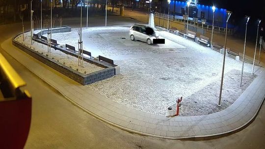 Ktoś umył samochód w fontannie