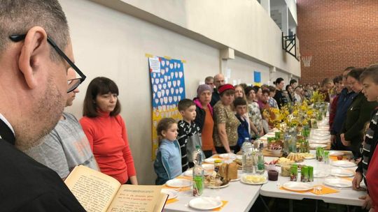 Prawosławna Wielka Sobota - poświęcenie pokarmów w punkcie recepcyjnym w Zamościu