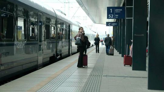 Pasażerowie na Dworcu Głównym PKP w Lublinie Pasażerowie na Dworcu Głównym PKP w Lublinie