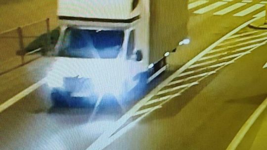 Śmiertelne potrącenie w Zakręciu. Szukają tego samochodu i mężczyzny Śmiertelne potrącenie w Zakręciu. Szukają tego samochodu i mężczyzny