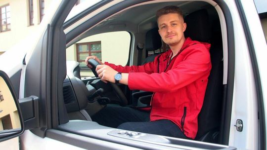 Przekazanie samochodu papieskiego dla Ukrainy