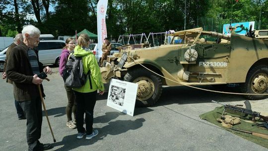 Piknik historyczno-wojskowy z okazji 78. rocznicy bitwy o Monte Cassino przy SP nr 57