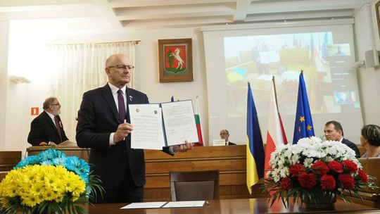 Prezydent Krzysztof Żuk oraz mer Charkowa Ihor Terekhov podpisali umowę o partnerstwie miast