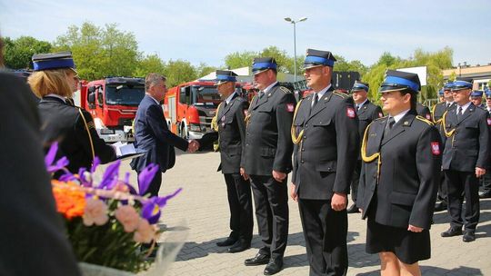 Przekazanie wozów strażackich 