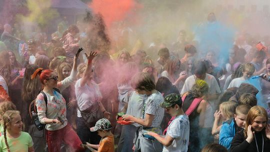Festiwal Kolorów nad Zalewem Zemborzyckim Festiwal Kolorów nad Zalewem Zemborzyckim