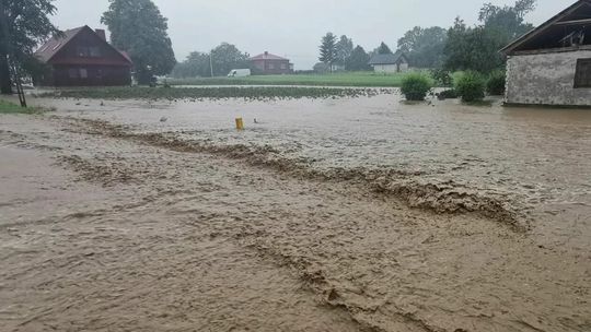 Ruszów. Interwencje strażaków po sobotniej ulewie Ruszów. Interwencje strażaków po sobotniej ulewie