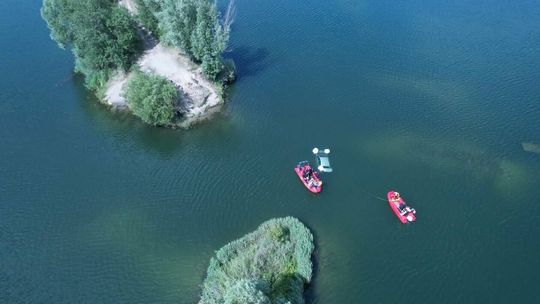 Samochód utonął w zbiorniku wodnym w Międzyrzecu Podlaskim