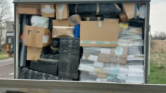 Przeładowana ciężarówka kurierska