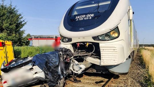 Dąbrówka Wielkopolska. Śmiertelny wypadek na przejeździe kolejowym Dąbrówka Wielkopolska. Śmiertelny wypadek na przejeździe kolejowym
