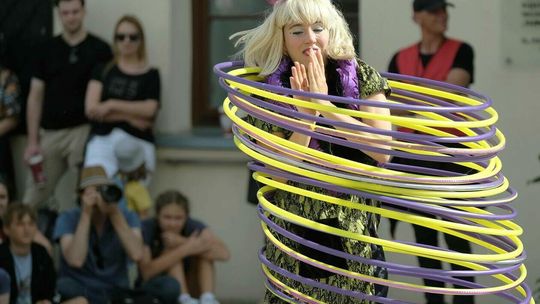 Występ duetu Menayeri Circo: Mercia and La Hiedra Występ duetu Menayeri Circo: Mercia and La Hiedra