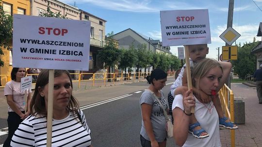 NIE dla budowy szybkiej kolei. Protest i blokada drogi nr 17 w Izbicy NIE dla budowy szybkiej kolei. Protest i blokada drogi nr 17 w Izbicy