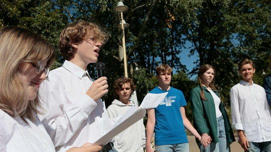 Uczniowie II LO w Świdniku czytali Ballady i romanse A. Mickiewicza